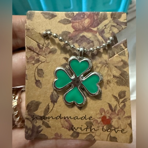 Green‎ 4 leave clover necklace - Picture 1 of 2